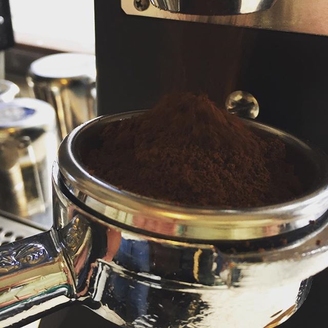 本日も美味しいcoffeeを淹れてお待ちしております！#elskaheartcoffee #coffee #espresso - from Instagram