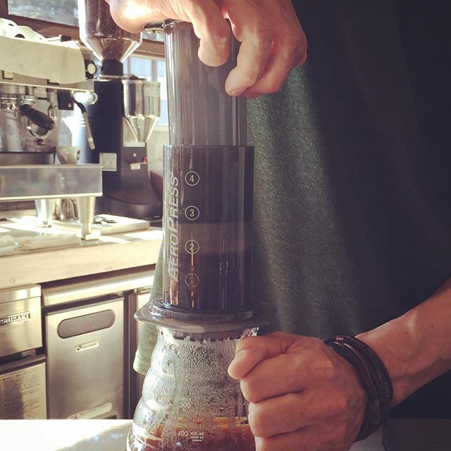HelloElskaでは全ての豆を一杯ごとのPour over はもちろんのこと、エアロプレスでお淹れすることも出来ます！エアロプレスがお好みの方はお気軽にお申し付け下さいね！#elskaheartcoffee #coffee #espresso #aeropress - from Instagram
