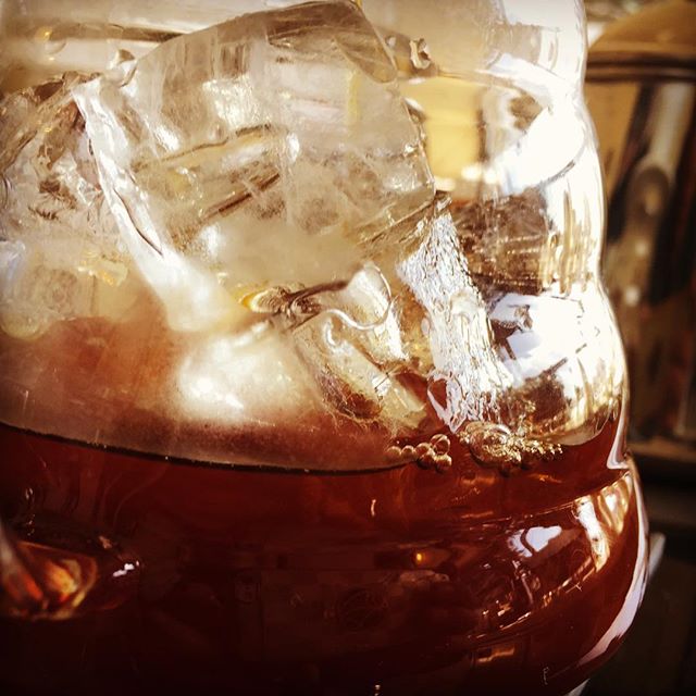 Hello気温が徐々に上がってきて、春の陽気を感じますね！Elskaでは、全ての商品をキリッと冷たいアイスでお出しすることもできます！アイスご希望のお客様はお気軽にお申し付け下さい♪#elskaheartcoffee #pourover #specialitycoffee #icecoffee - from Instagram