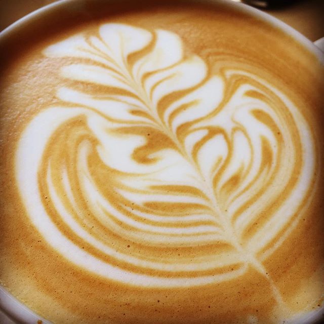 Hello😀本日のEspresso はエチオピア！華やかでキレのある味わいに仕上がってます♪#elskaheartcoffee #specialitycoffee #pourover #latte #aeropress #エルスカプラスハートコーヒー - from Instagram